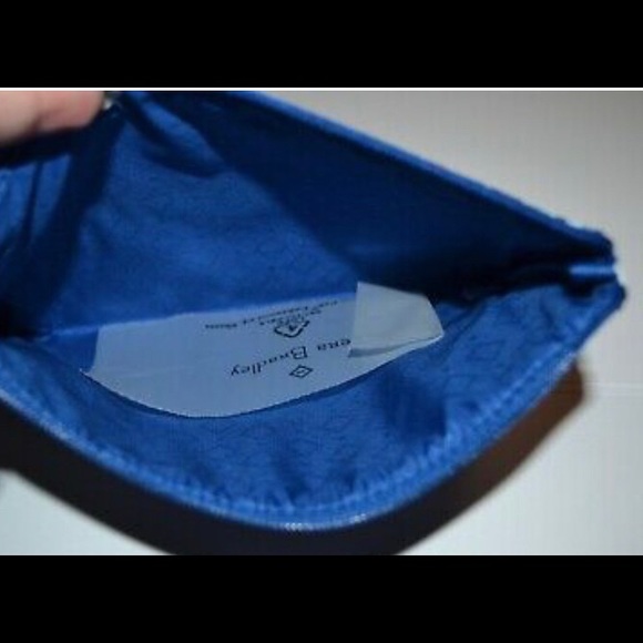 2xHP- NWT- Vera Bradley “Let Sparks Fly” Wristlet - Picture 4 of 4